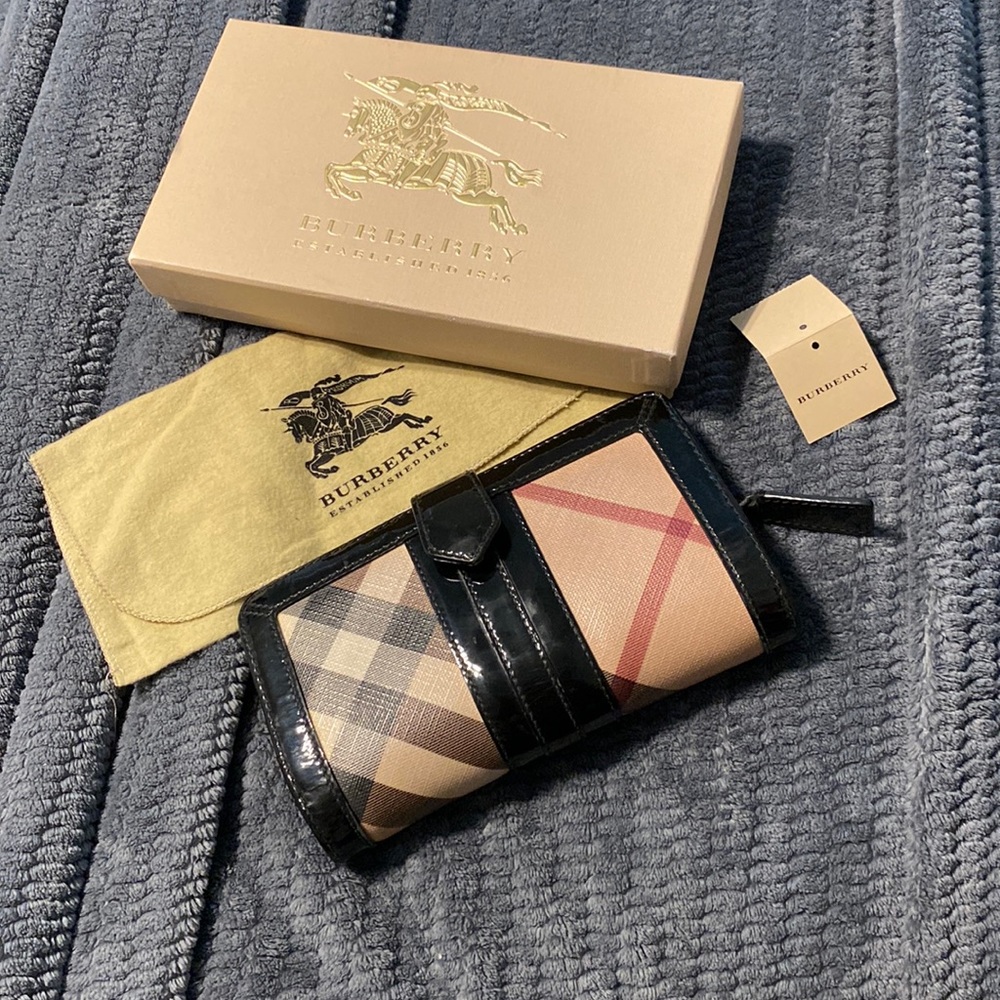 Burberry wallet (authentic)